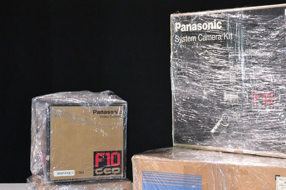 Vintage Panasonic F10 Videocameras + WJ-S1 Mixer Boxed

The Panasonic F10 camera was called a 