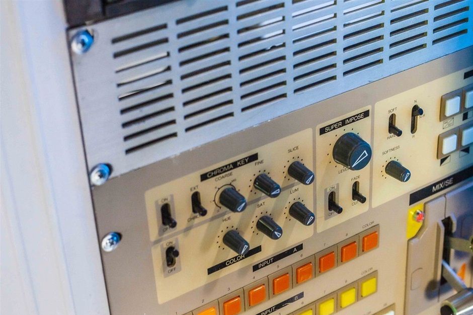 JVC KM 2000 composite video mixer. 
Information
Analogue composite video mixer
8 main video inputs
3 main video outputs
genlockable (to composite video, or using all the various sync signals from an external SPG ) or self-contained from it's own internal SPG
3 blackburst outputs
three program buses (one upstream mix/effects, one downstream mix)
one preview bus
upstream lumakeying
upstream chromakeying from an RGB key source
downstream title keyer
all mixable inputs require synchronous (genlocked) video sources

(Available Manual)