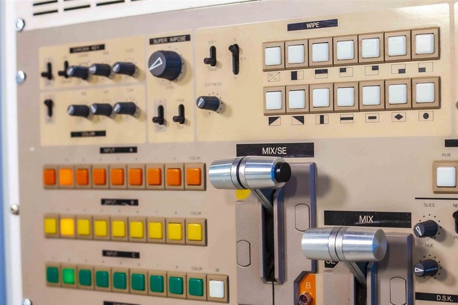 JVC KM 2000 composite video mixer. 
Information
Analogue composite video mixer
8 main video inputs
3 main video outputs
genlockable (to composite video, or using all the various sync signals from an external SPG ) or self-contained from it's own internal SPG
3 blackburst outputs
three program buses (one upstream mix/effects, one downstream mix)
one preview bus
upstream lumakeying
upstream chromakeying from an RGB key source
downstream title keyer
all mixable inputs require synchronous (genlocked) video sources

(Available Manual)