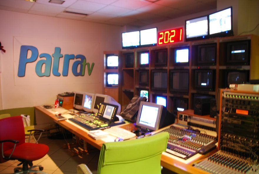 Το control room του Patra Tv μετά την αναβάθμιση του σταθμού από τον νέο ιδιοκτήτη Αδαμάντιο Πολέμη. Διακρίνουμε τον τηλεοπτικό μίκτη Snell Wilcox