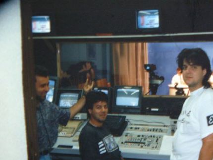 Το control room του TV ΣΕΡΡΕΣ επί ιδιοκτησίας Παπαμιχαηλ. Στην κονσόλα ο Βασίλης Καραμουτας.Τη φωτογραφία μας έστειλε ο Κωστας Δημητριαδης.