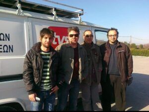 Οι τεχνικοί της TVS έξω από το βαν εξωτερικών μεταδόσεων. Από αριστερά, Υφασματοπωλης, Καραμουτας, Λουίτζι Ντι Σαντο, Πανίδης.